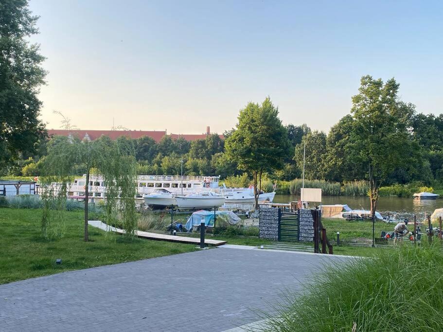 Art Marina Nad Rzeka Z Bezplatnym Parkingiem Apartment Wroclaw Ngoại thất bức ảnh